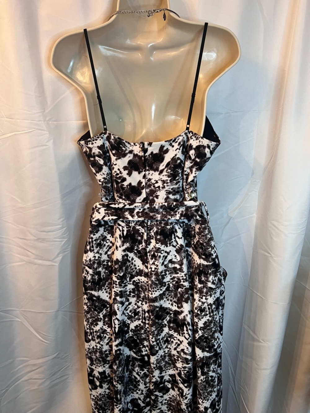 ❤️HP❤️Honey and Rosie Black & White Abstract Print Spaghetti-Strap Jumpsuit - Picture 6 of 15